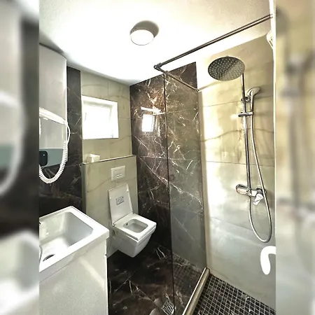 Breezy Hotel Valbonne