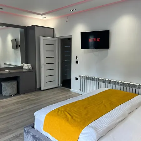 Breezy Hotel *